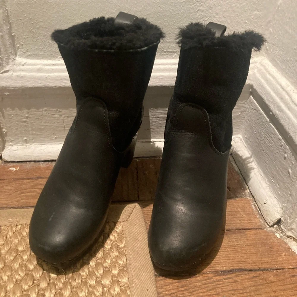 No. 6 Brand 5" Pull On Shearling Clog Boot on Mid on Black Base; Gently Worn - Picture 3 of 8